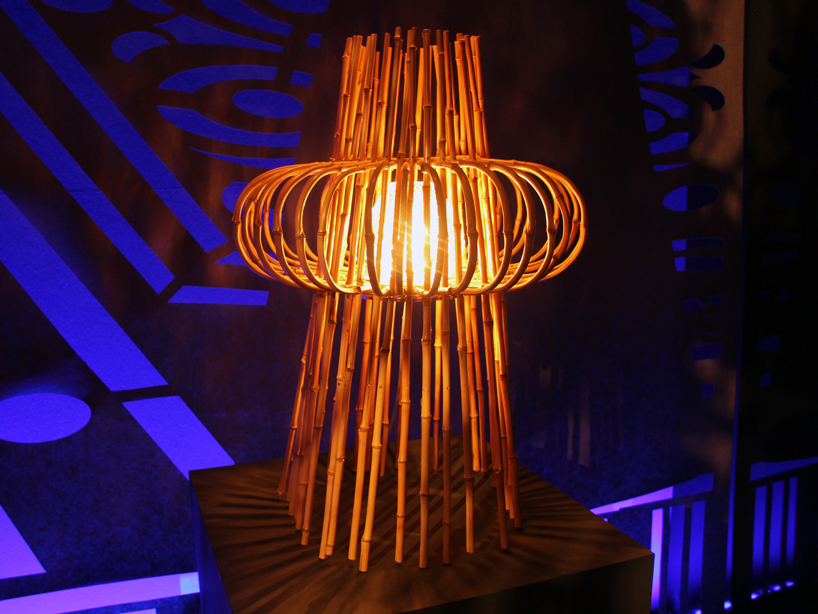 Lampada da tavolo 'nave', fatto di bambù con un diffusore in diamante tagliato cristallino